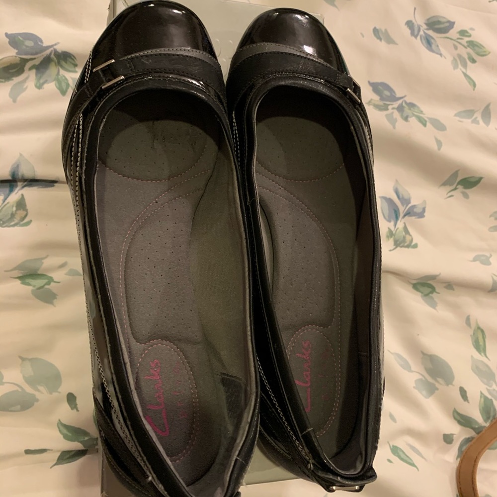 CLARKS COMFORT FLATS